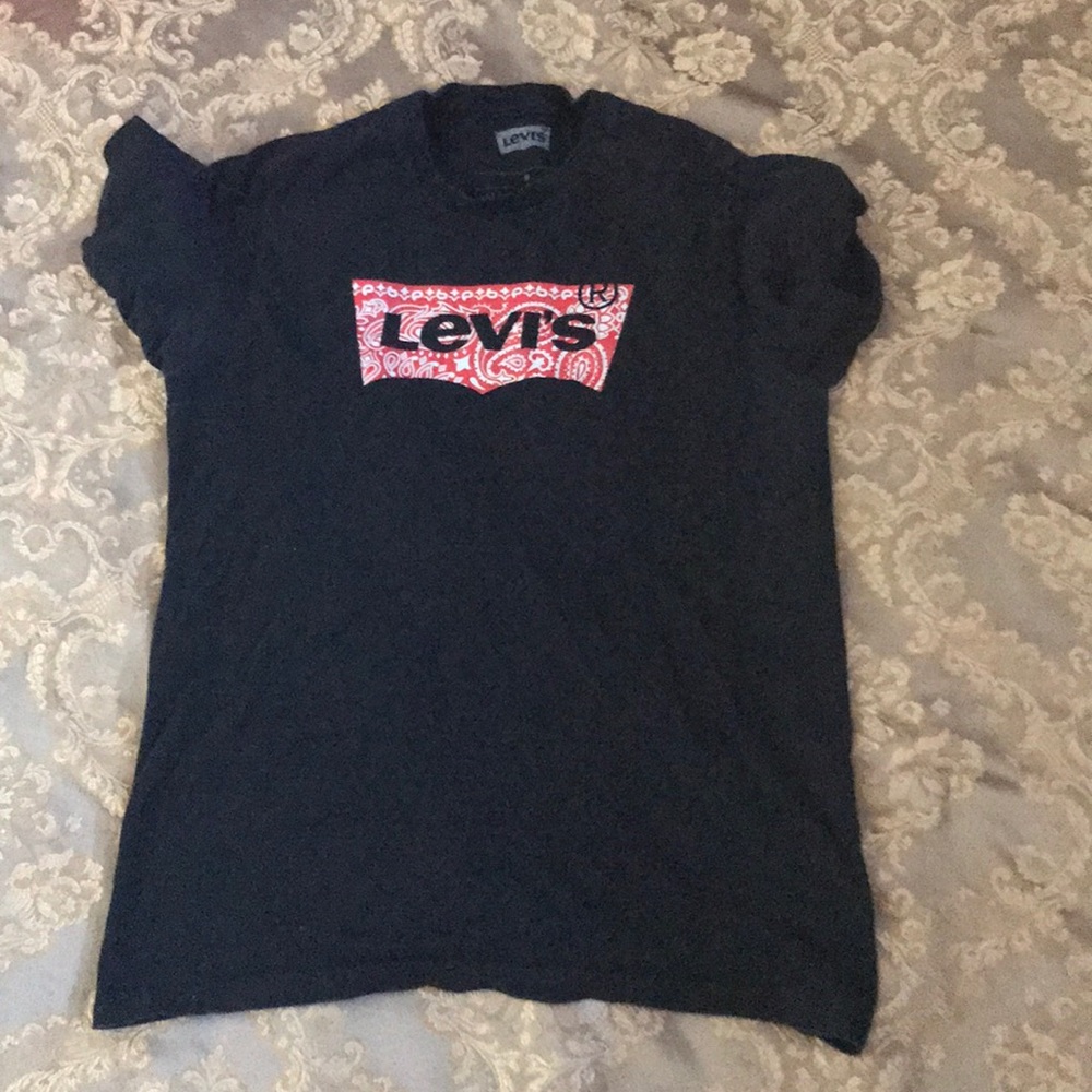 Levi’s tee